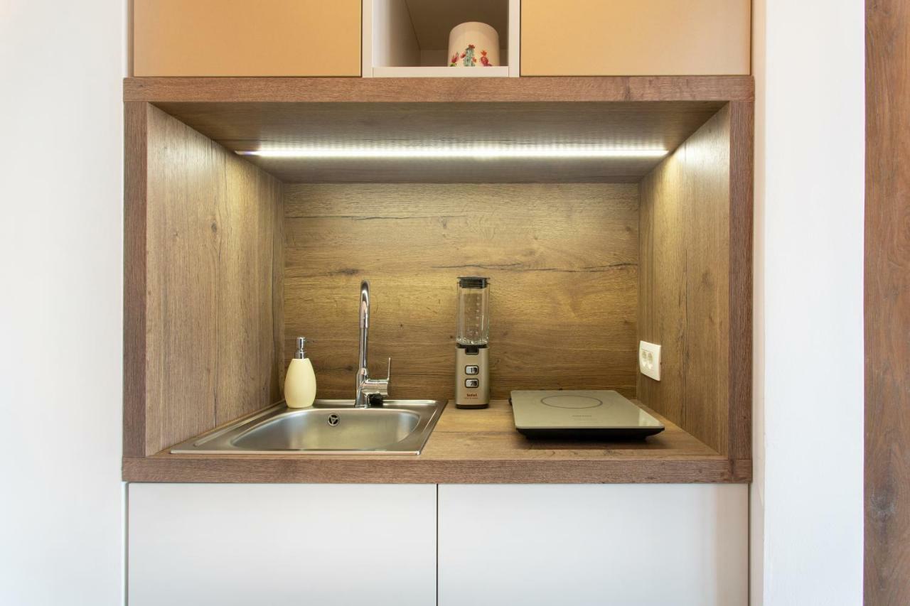 New, Stylish And Modern Central Studio, Free Parking Целе Экстерьер фото